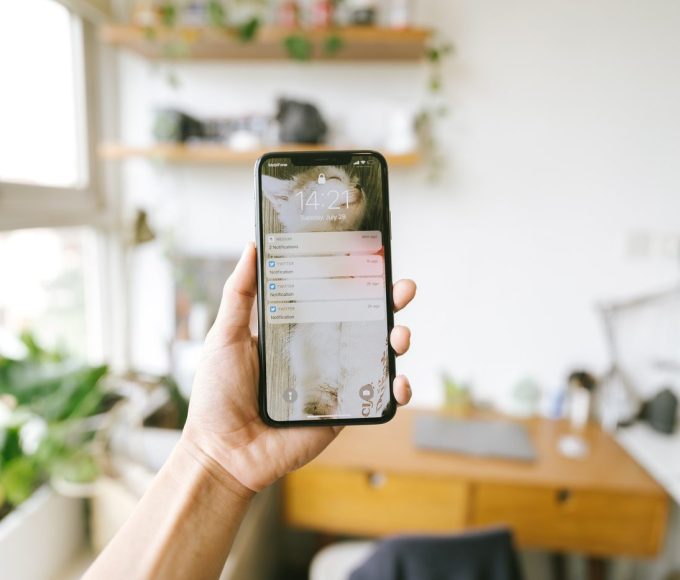 Technology Can Make Your Relationships Shallower Technology Can Make Your Relationships Shallower